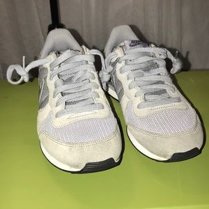 WOMEN Nike Internationalist